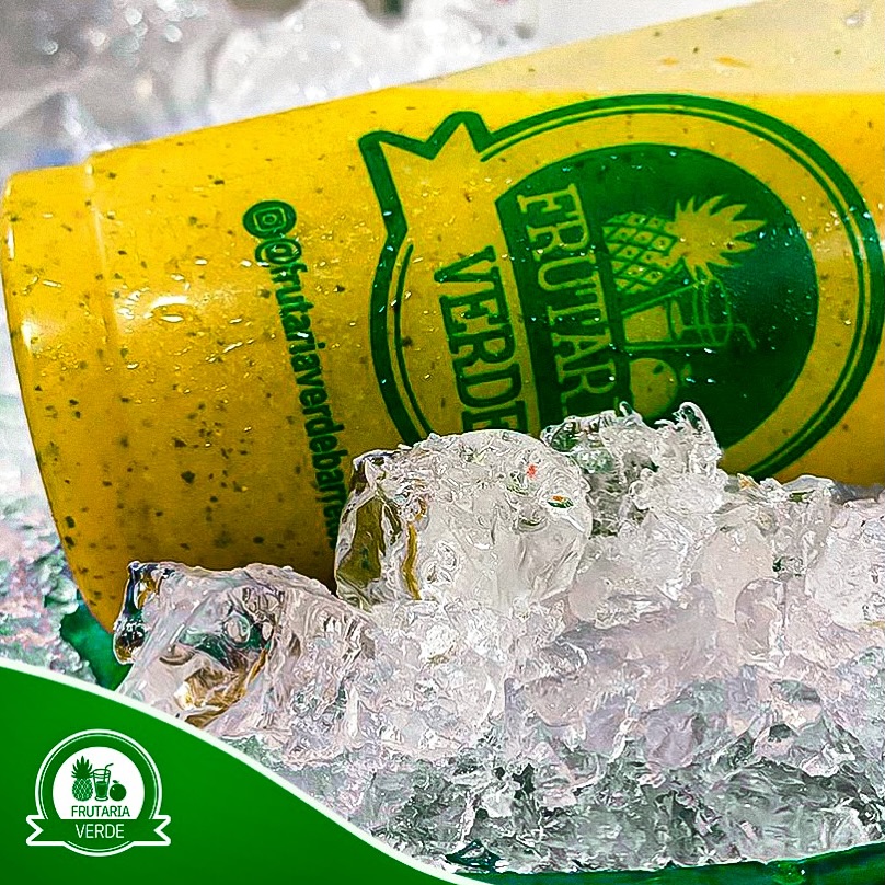 Suco gelado da Frutaria Verde no gelo